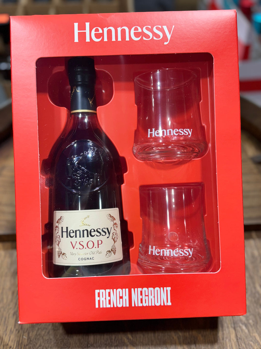 Hennessy V.S.O.P Cognac Gift Set with 2 Glasses (750 ml)